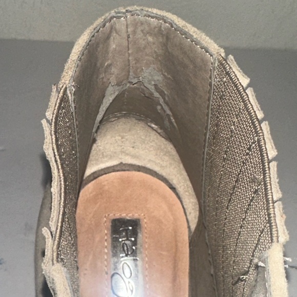 Halogen | Camden Suede Peep Toe Bootie in Taupe size 9 - Picture 8 of 8